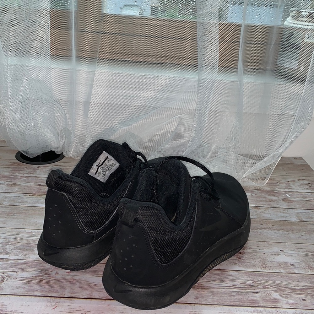 Nike Flyby Low Athletic Shoes